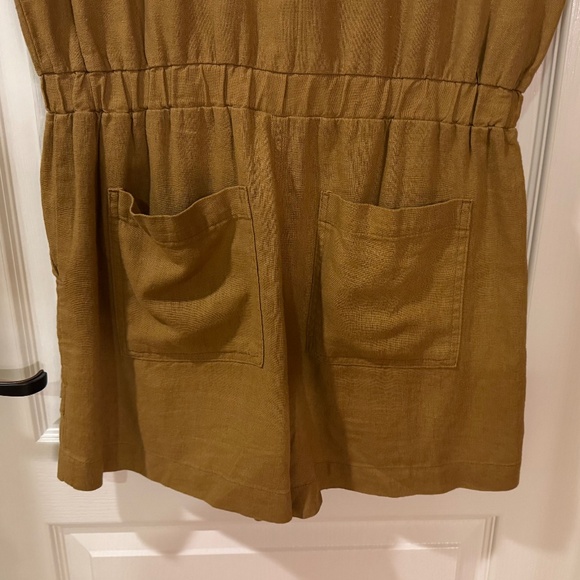 Universal Thread Women's Romper Jumpsuit Shorts Size 6 Beige Linen Blend - Picture 4 of 6